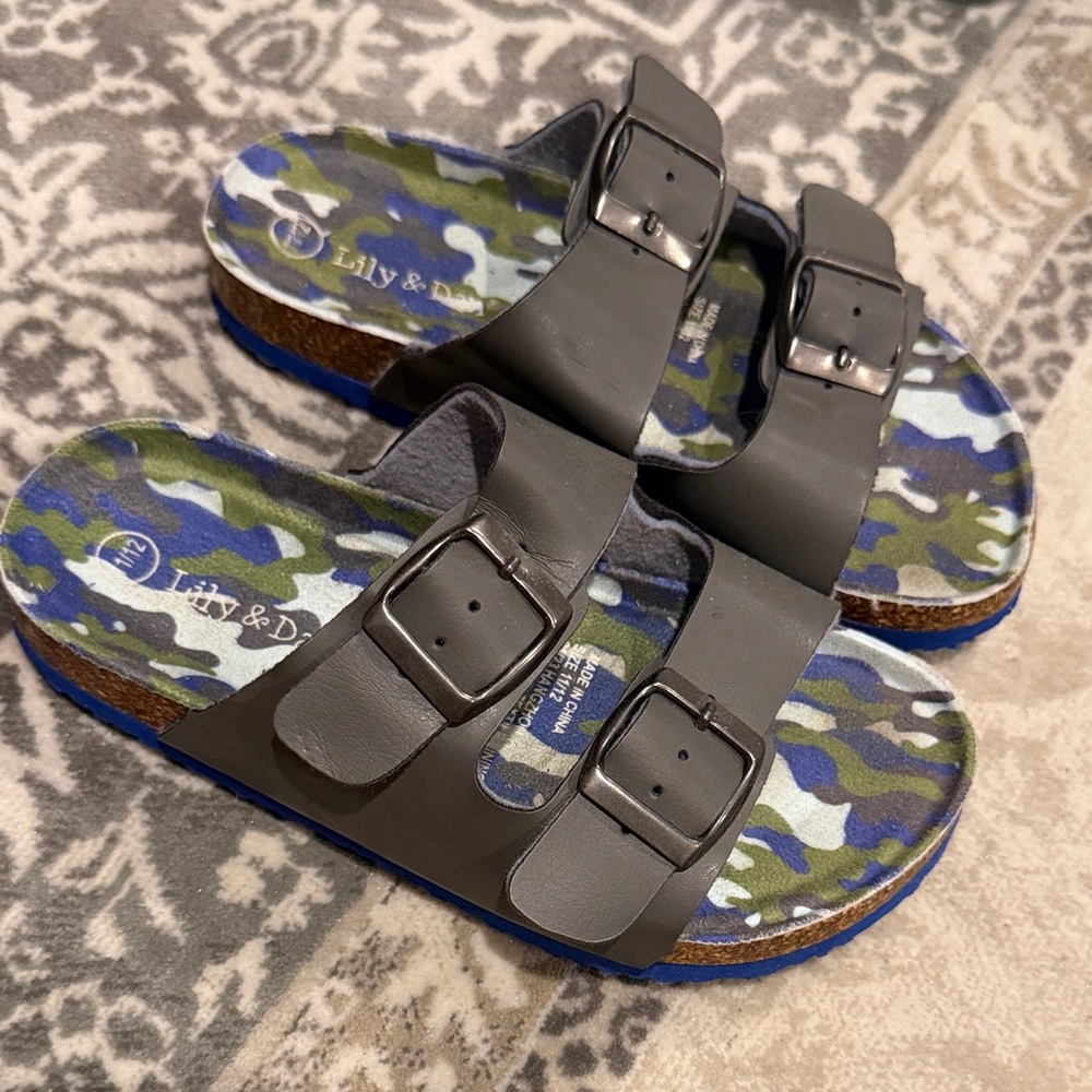 Lily & Dan Kids' Gray Double-Buckle Sandals with Blue & Green Camo Footbed